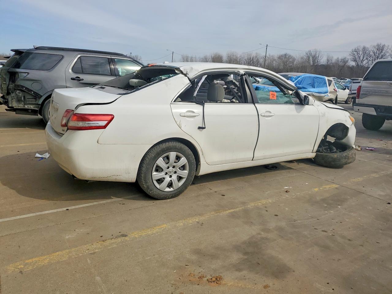 2010 Toyota Camry Le - Фото 3