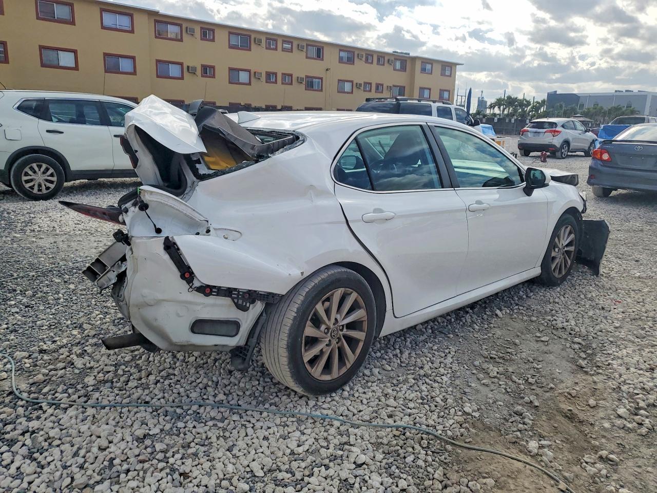 2023 Toyota Camry Le - Image 3