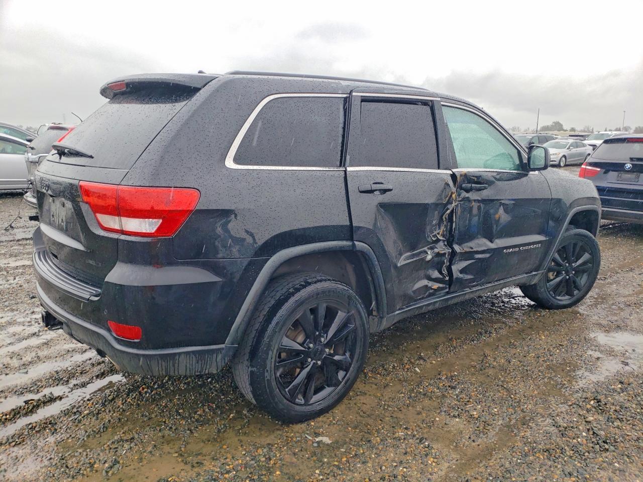 2013 Jeep Grand Cherokee Laredo - Image 3