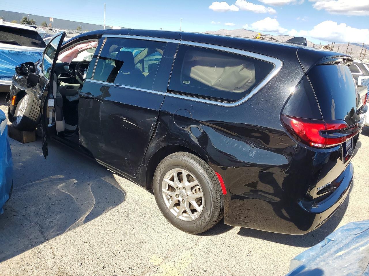 2024 Chrysler Pacifica Touring L - Фото 2