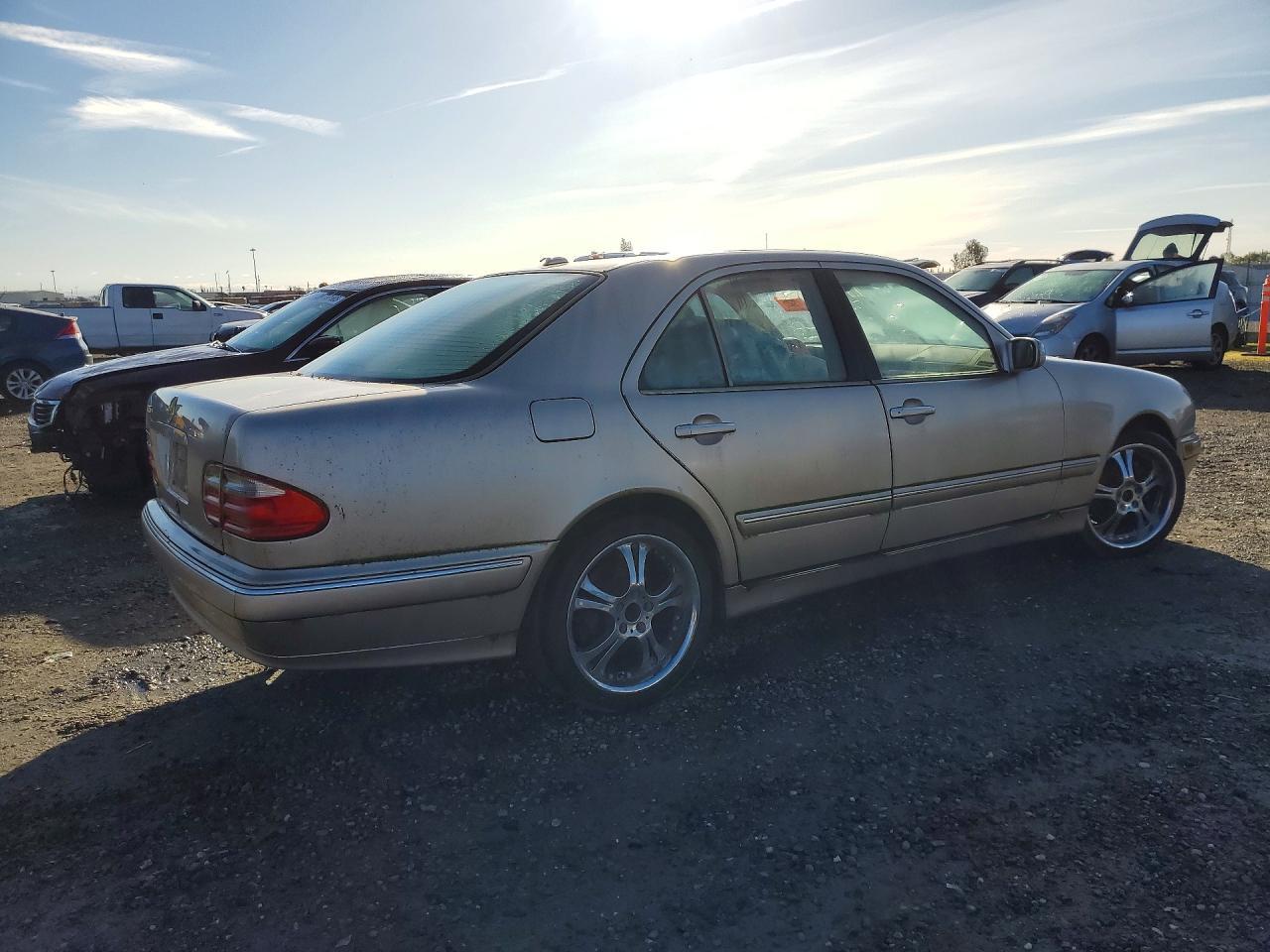 2002 Mercedes-Benz E-Class - Фото 3