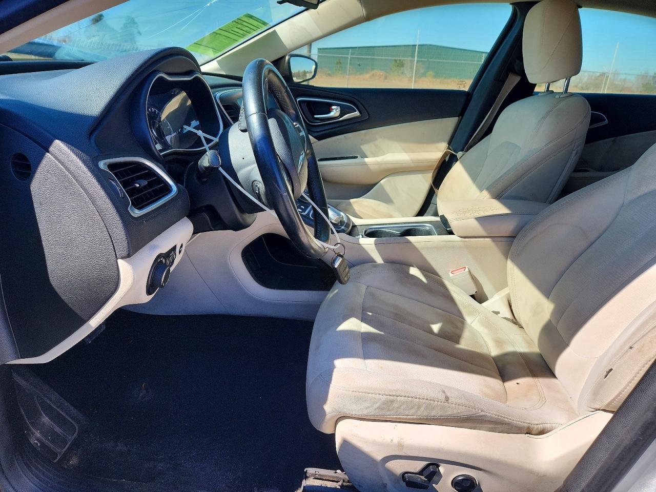 2016 Chrysler 200 Limited - Image 7