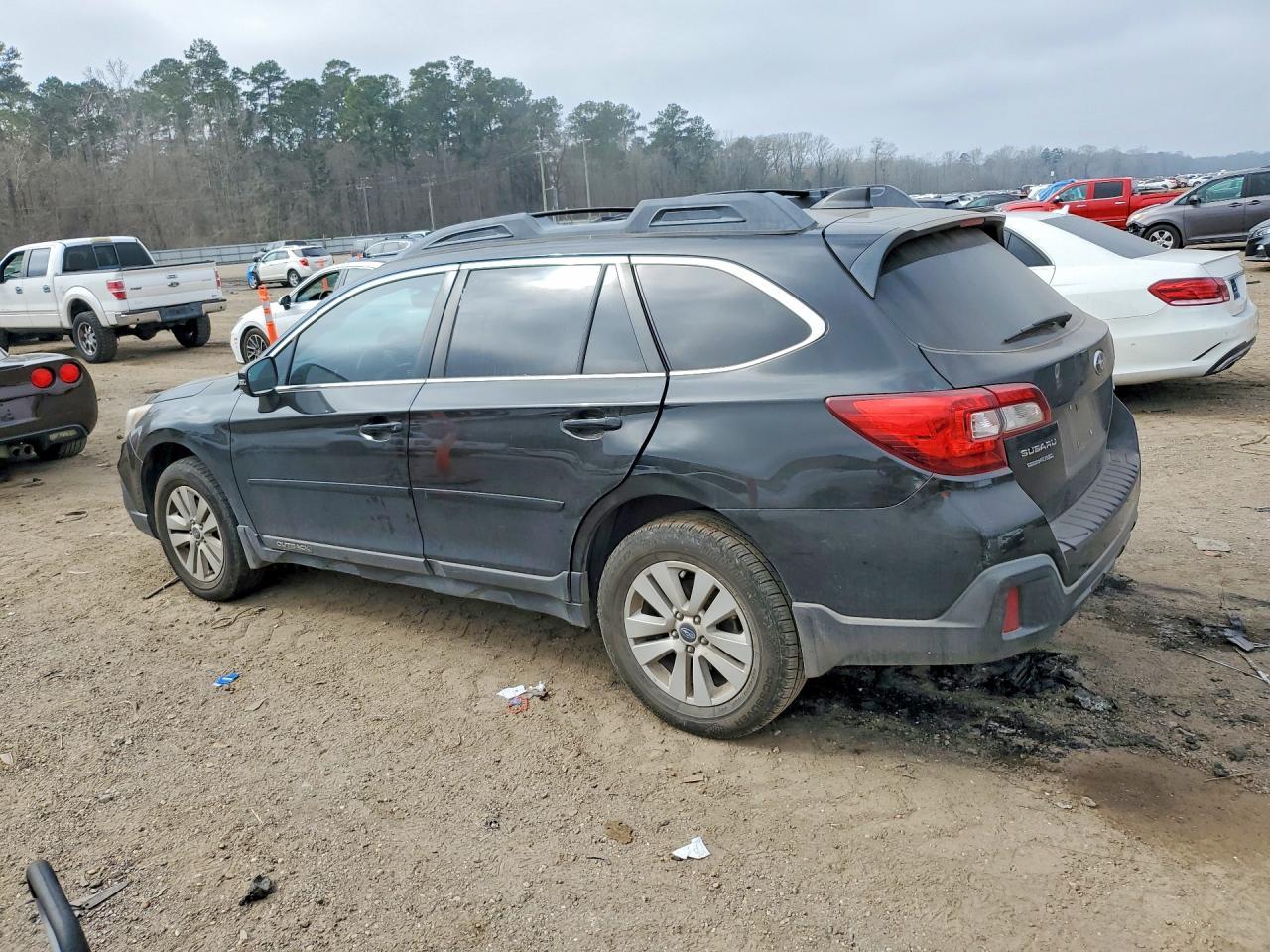 2018 Subaru Outback 2.5I Premium - Image 2
