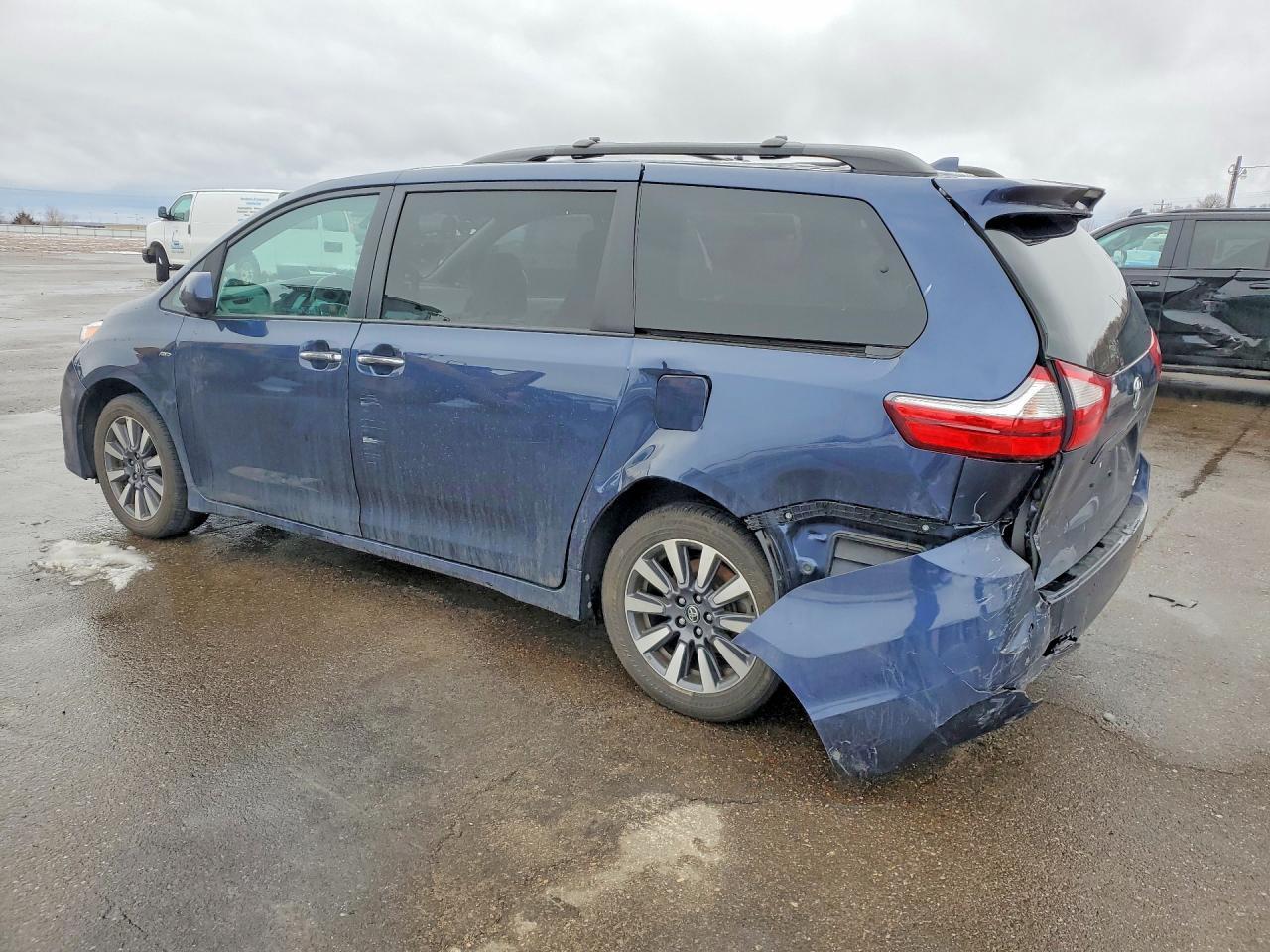 2018 Toyota Sienna Xle - Image 2
