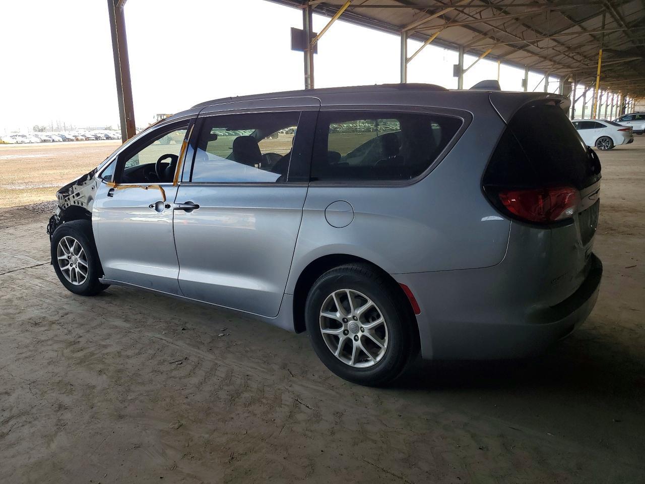 2020 Chrysler Voyager Lxi - Фото 2