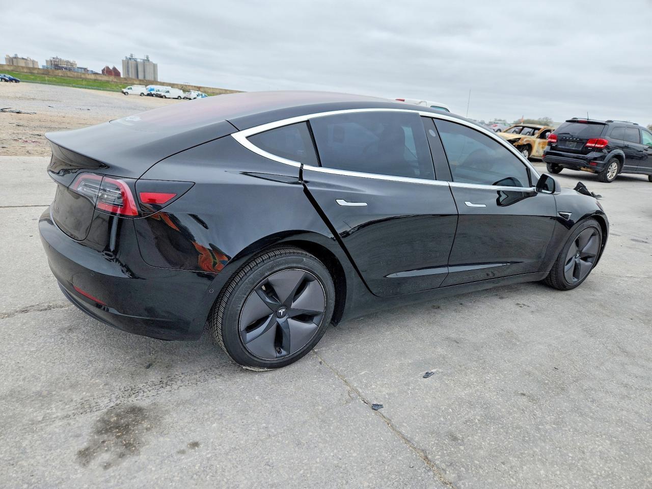 2018 Tesla Model 3 - Image 3