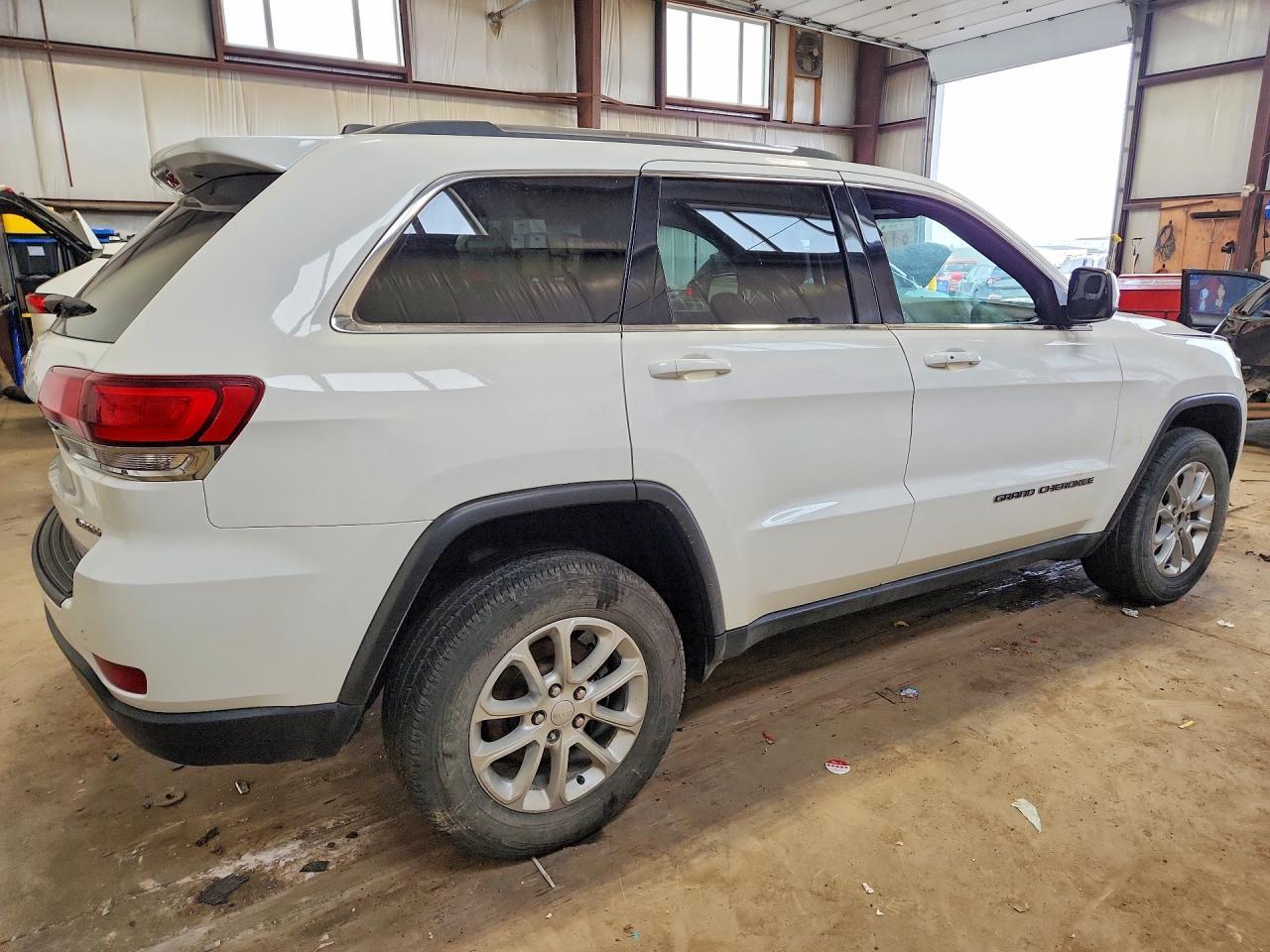 2021 Jeep Grand Cherokee Laredo - Image 3