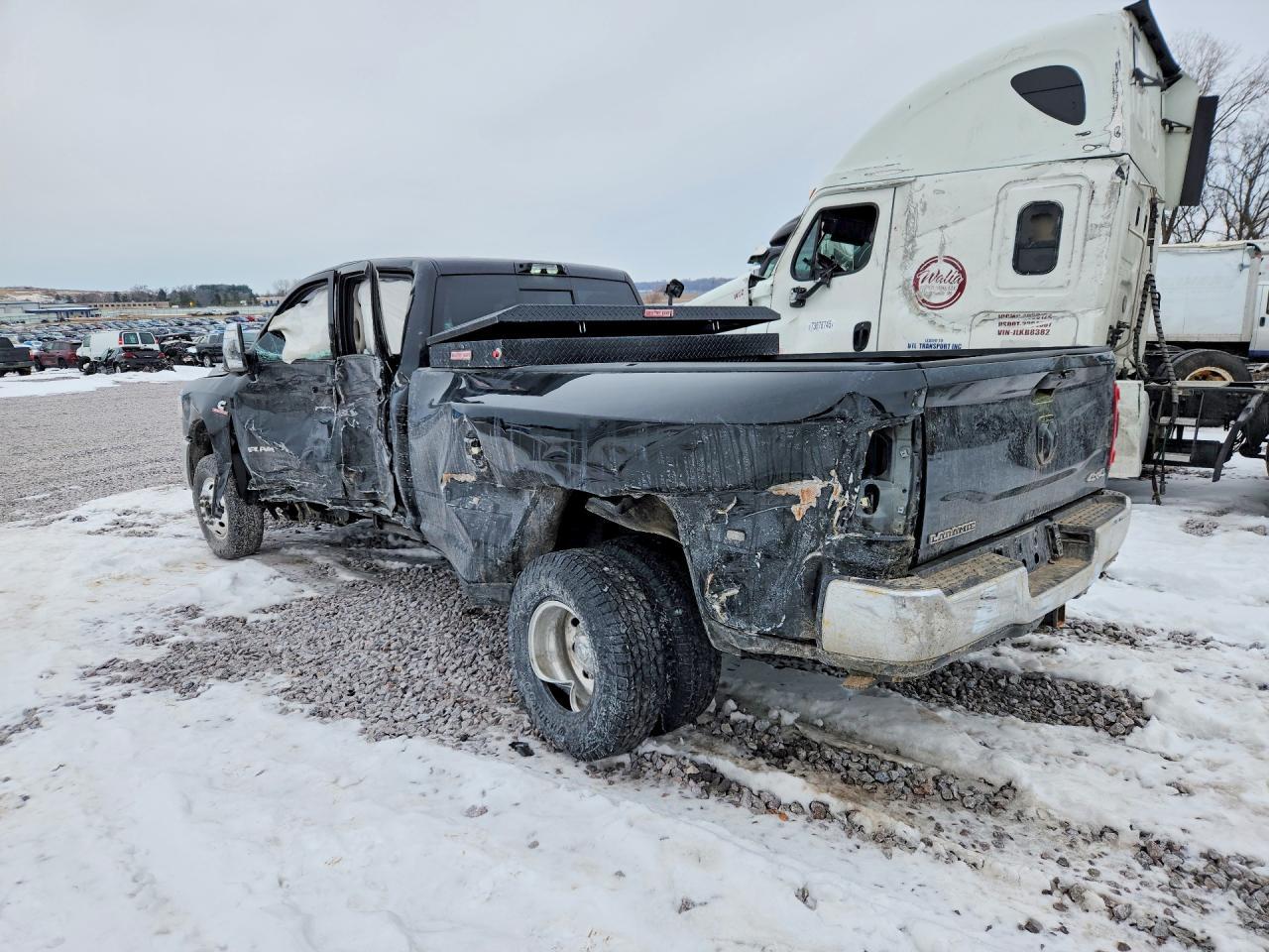 2024 Ram 3500 Laramie - Фото 2