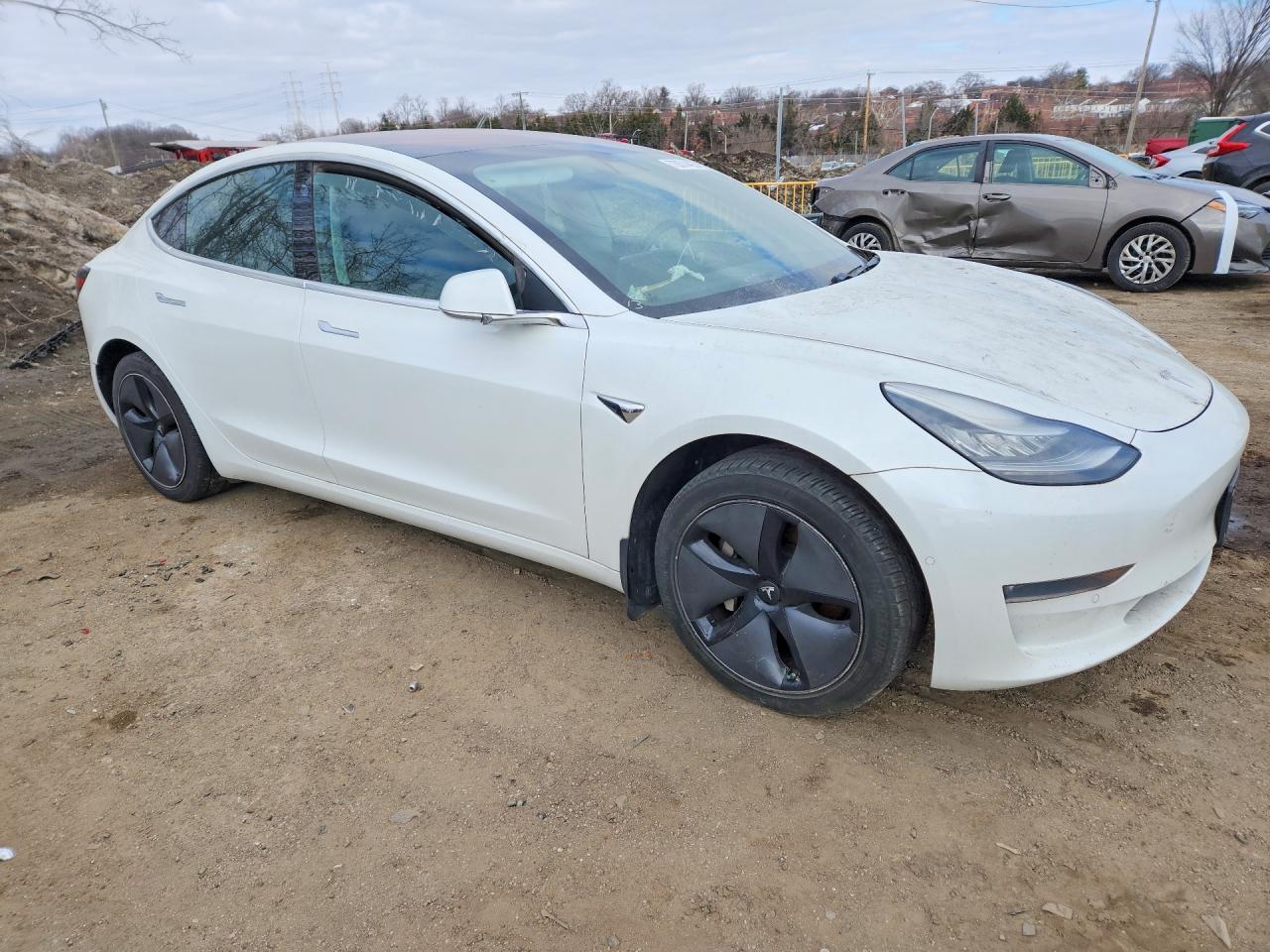2019 Tesla Model 3 - Фото 4
