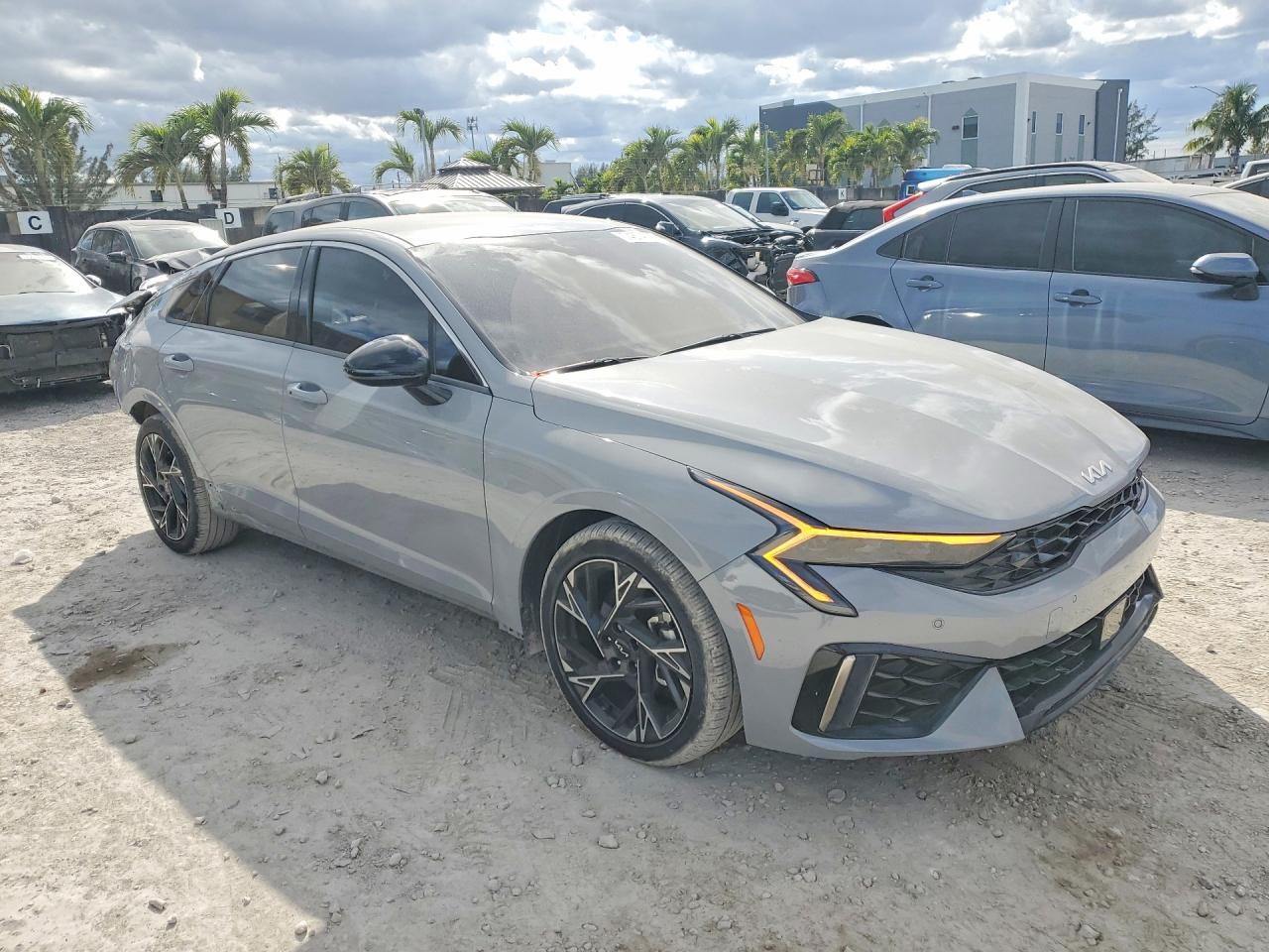 2025 Kia K5 - Фото 4