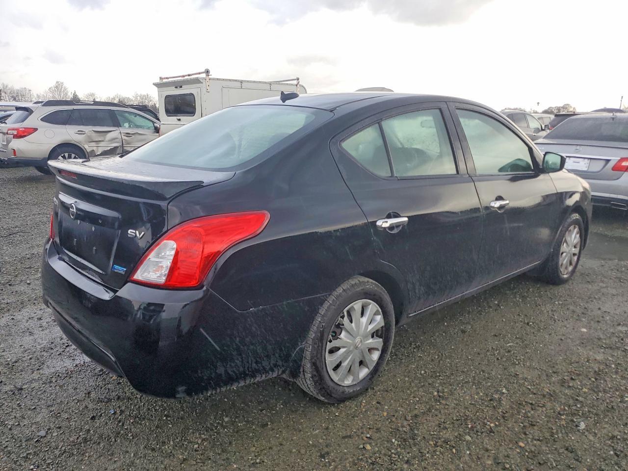 2016 Nissan Versa S - Фото 3