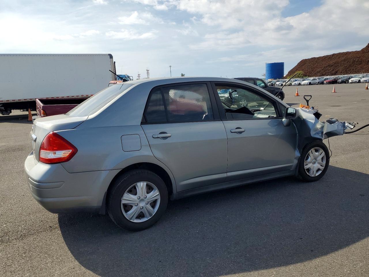 2010 Nissan Versa 1.8 S - Image 3