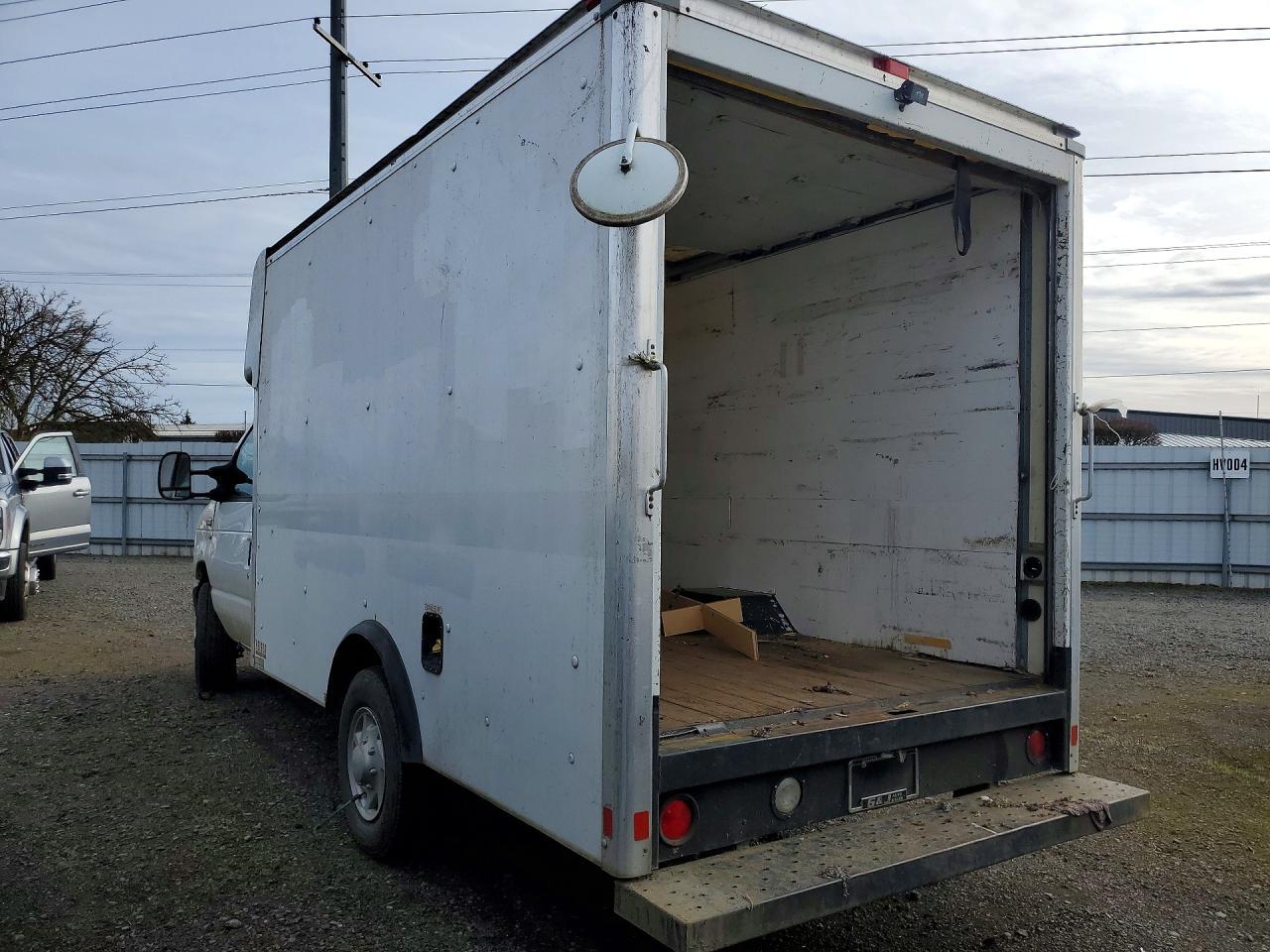 2016 Ford E350 Delivery Truck - Image 2