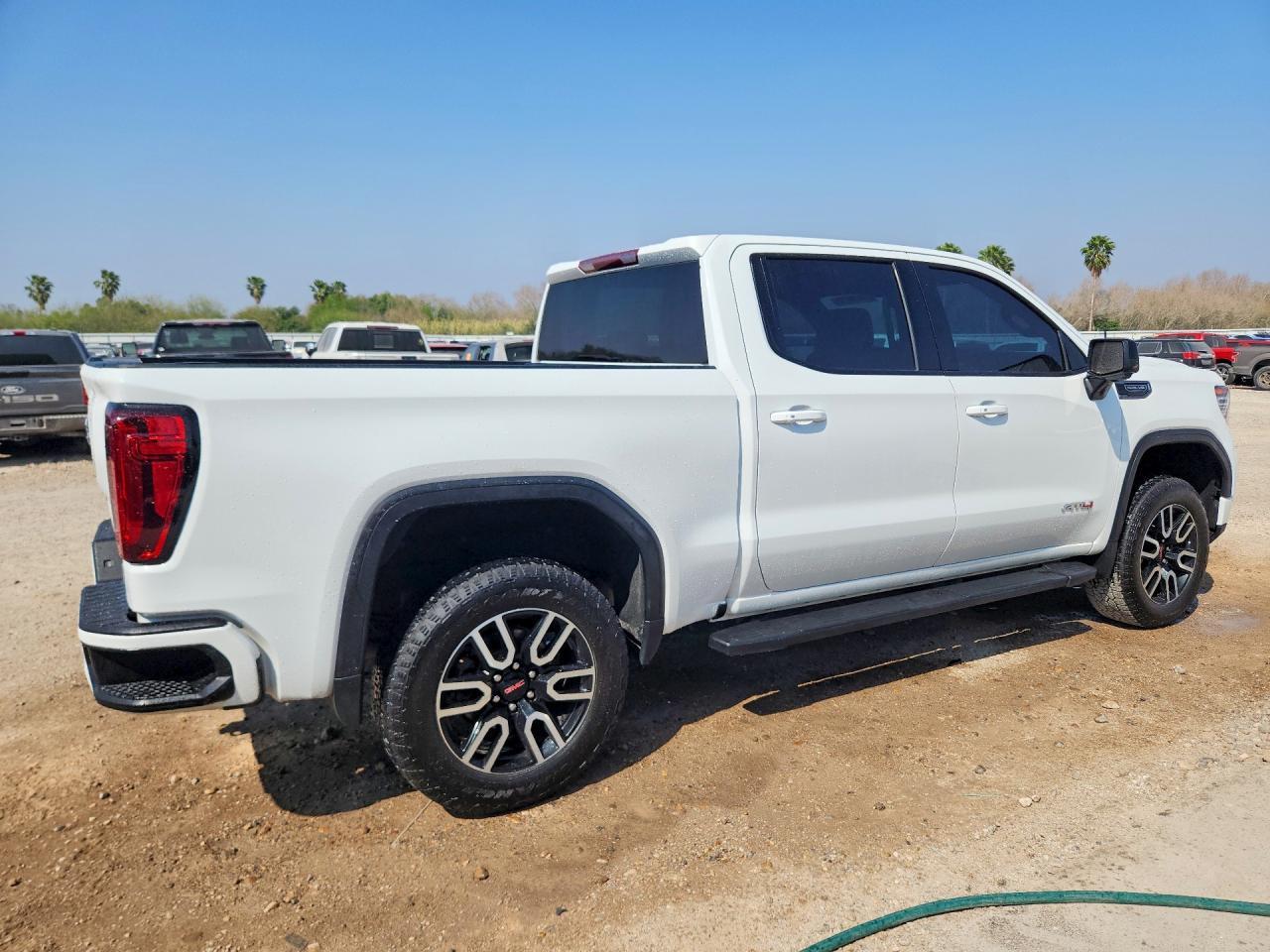 2021 GMC Sierra K1500 At4 - Фото 3