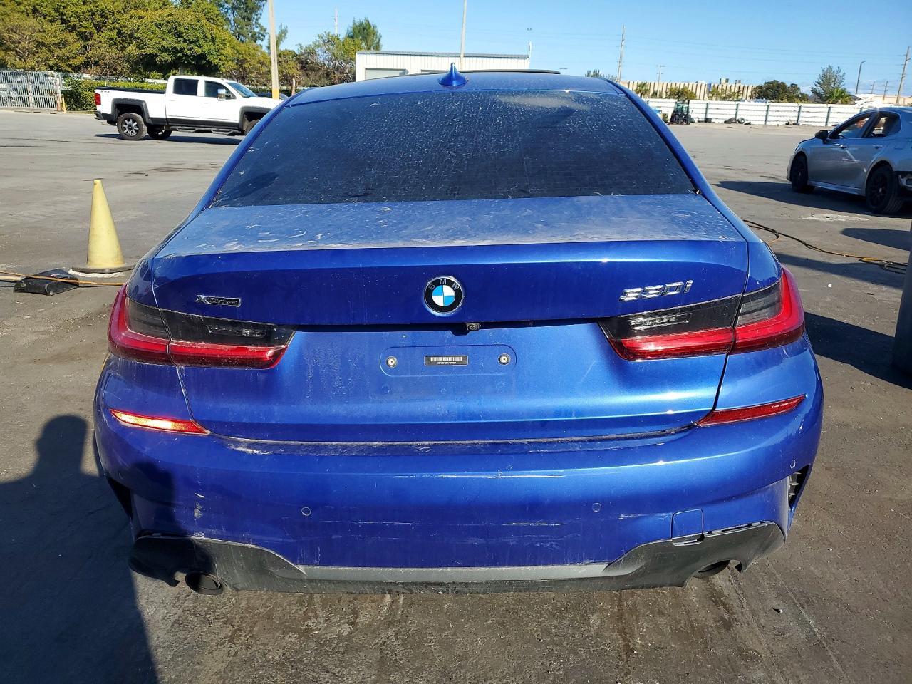 2019 BMW 330Xi - Фото 6