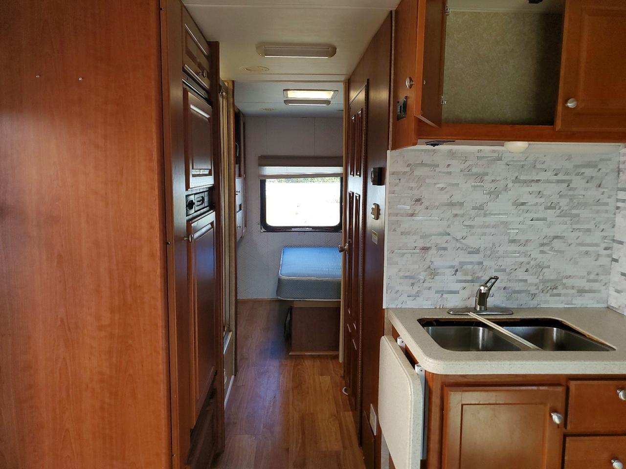 2006 Ford E450 Recreational Vehicle - Фото 6
