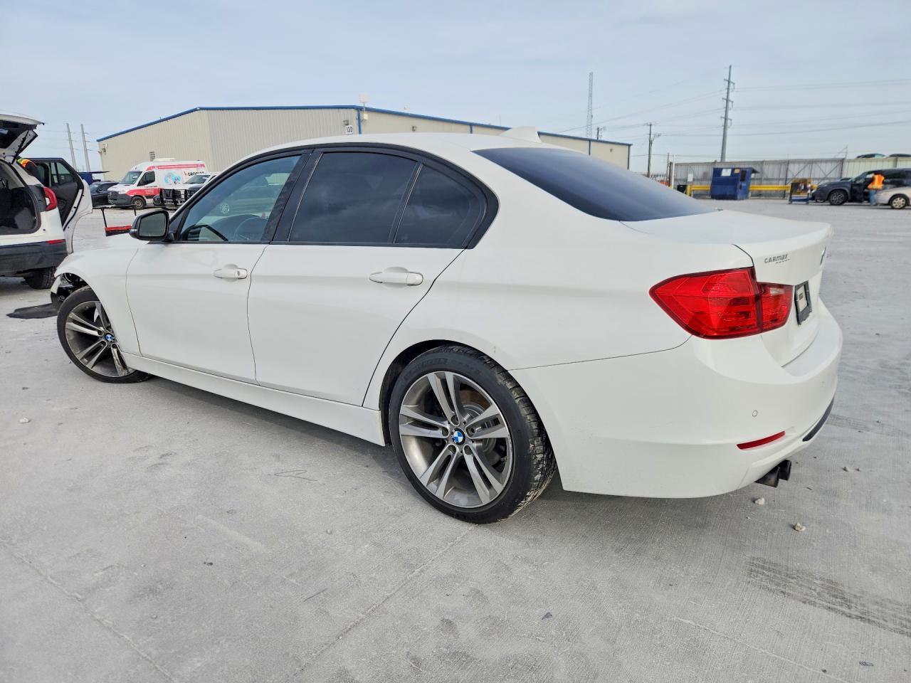 2014 BMW 328 I - Фото 2