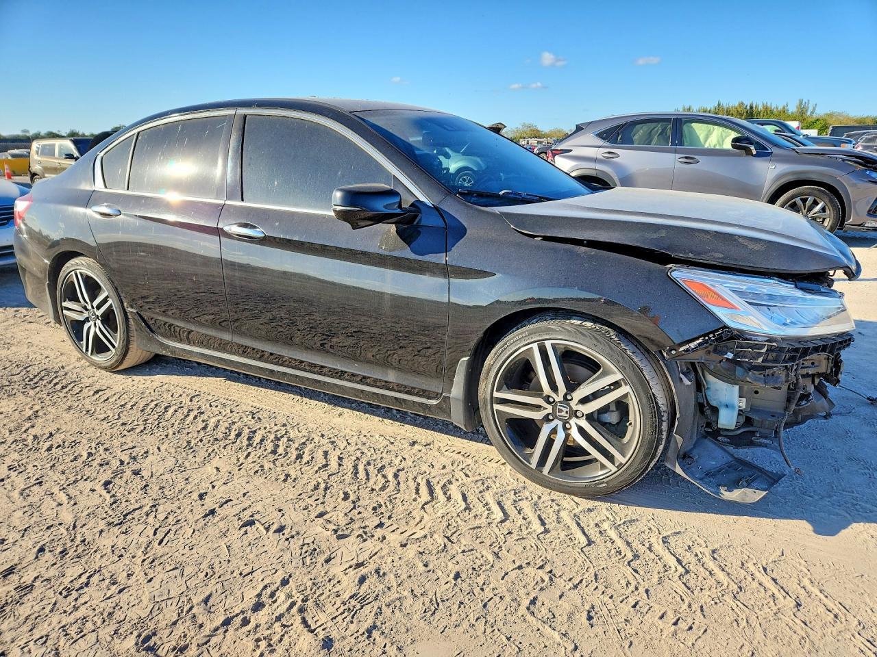 2017 Honda Accord Touring - Image 4
