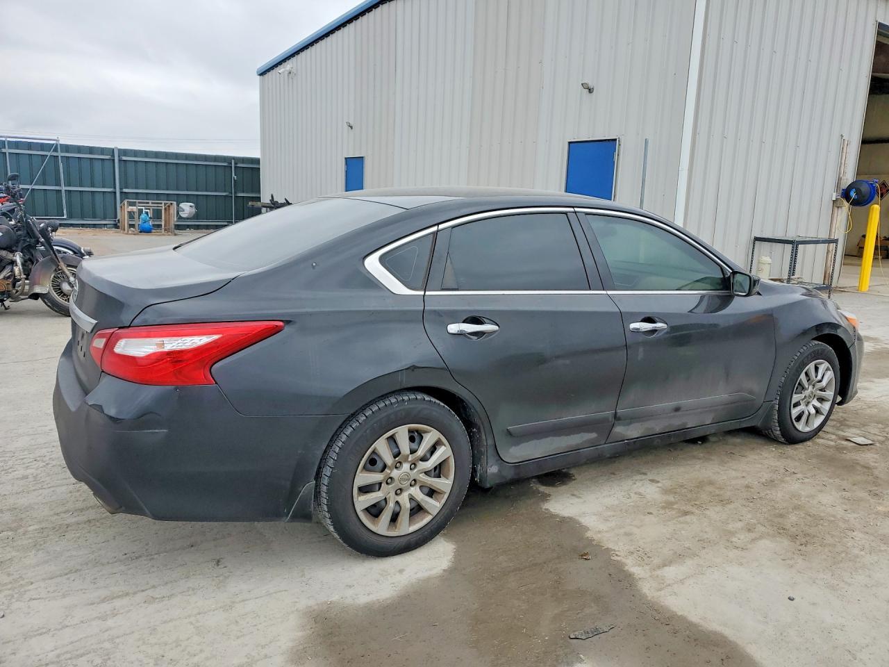 2017 Nissan Altima 2.5 - Image 3