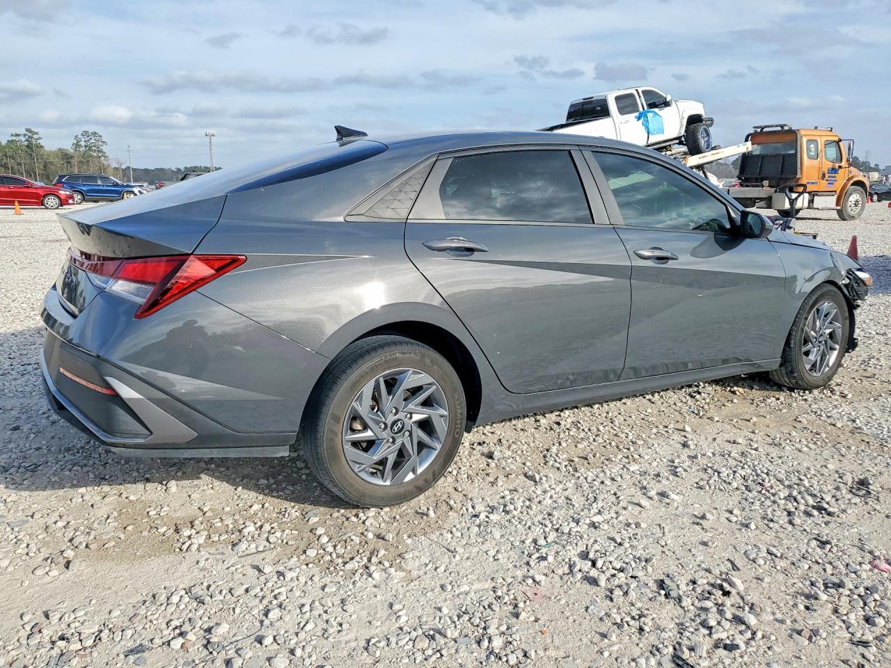 2024 Hyundai Elantra Sel - Image 3