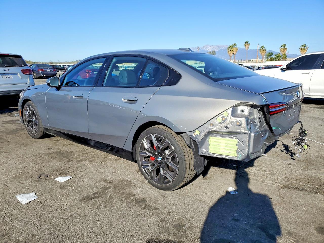 2026 BMW 530 I - Фото 2