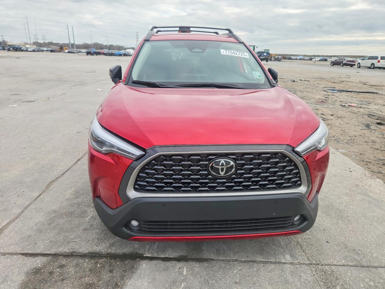 2025 Toyota Corolla Cross Xle - Image 5