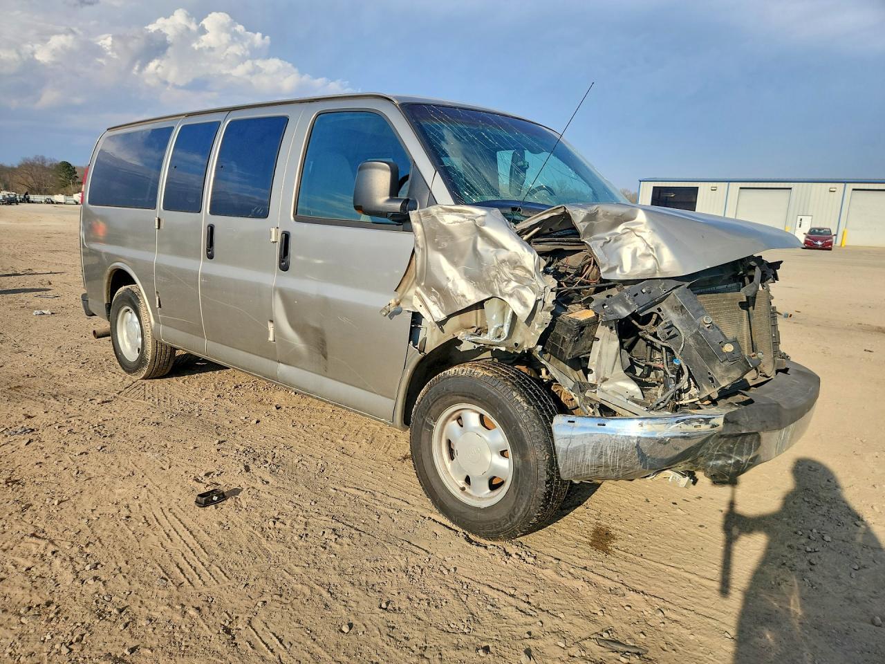 2004 GMC Savana G1500 - Image 4