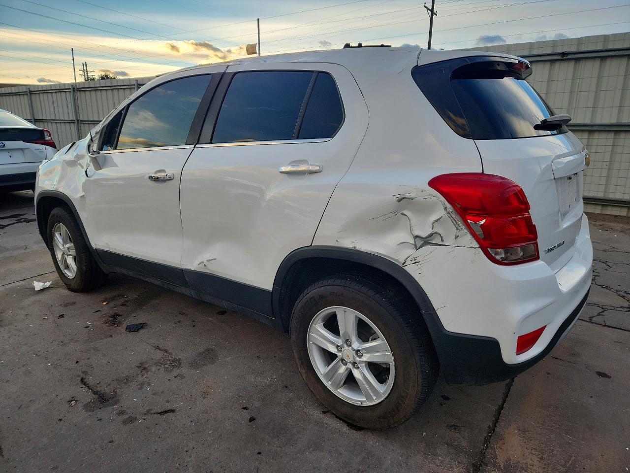 2019 Chevrolet Trax 1Lt - Image 2