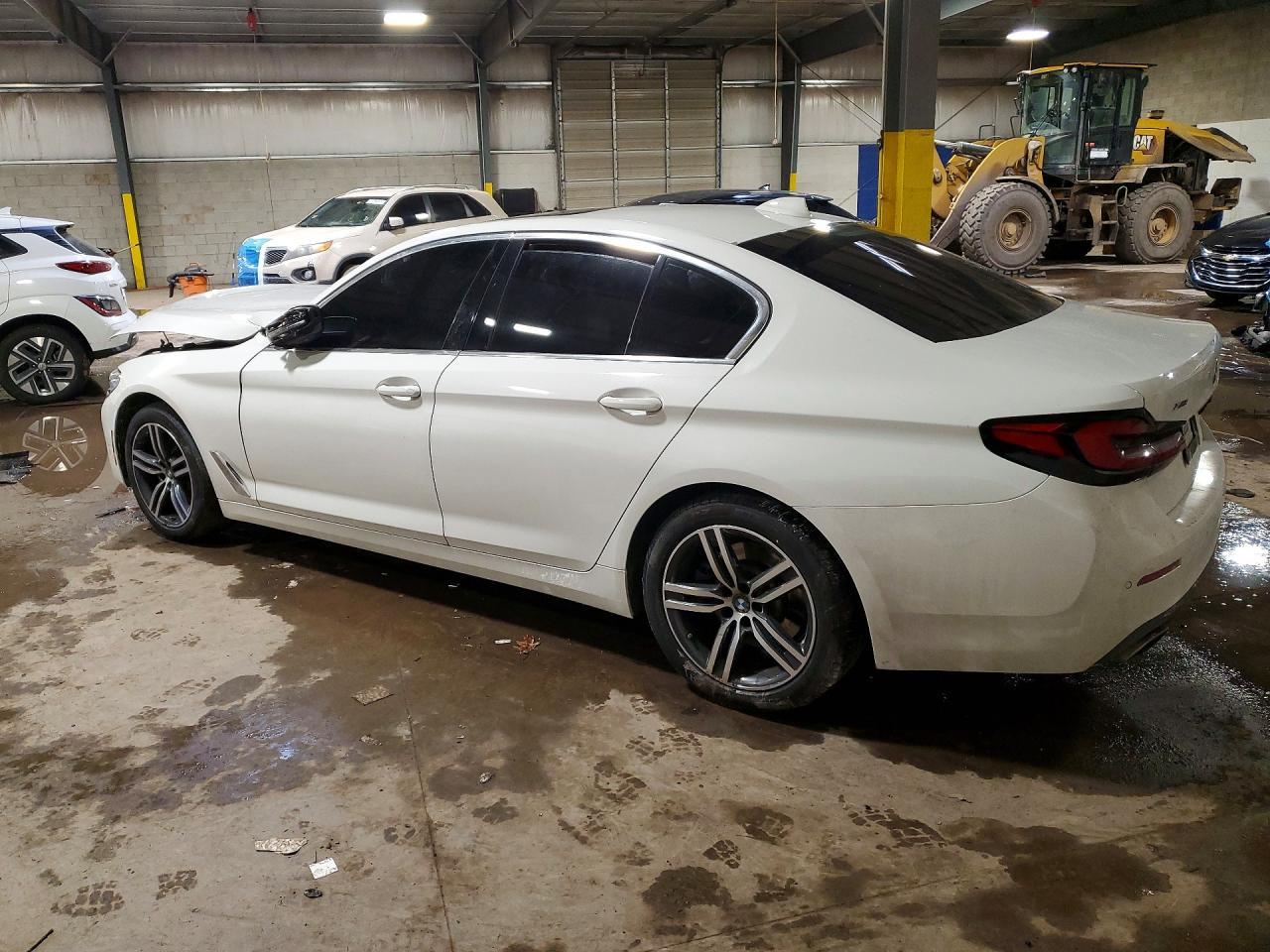 2022 BMW 530 Xi - Фото 2