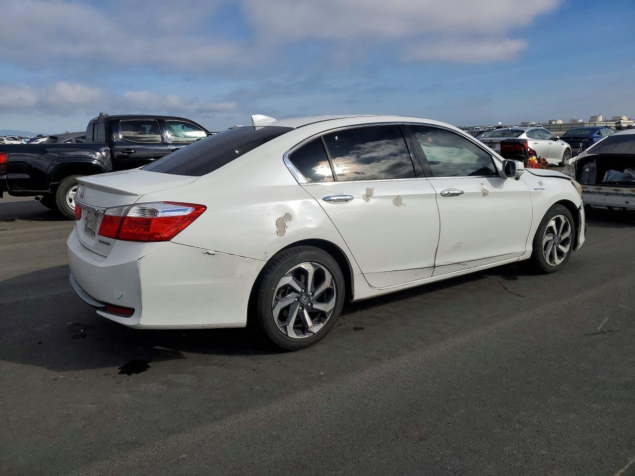 2014 Honda Accord Plug-In Hybrid - Image 3