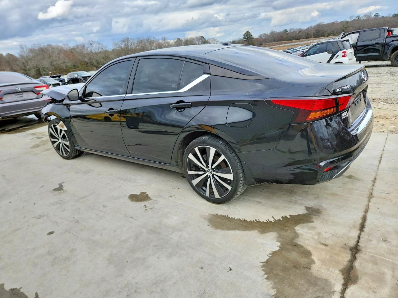 2022 Nissan Altima 2.5 Sr - Image 2