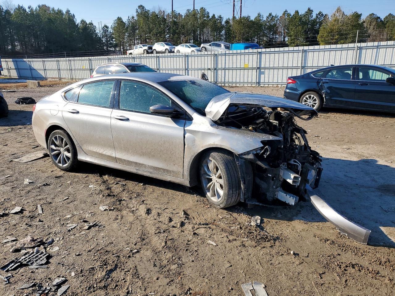 2016 Chrysler 200 S - Image 4