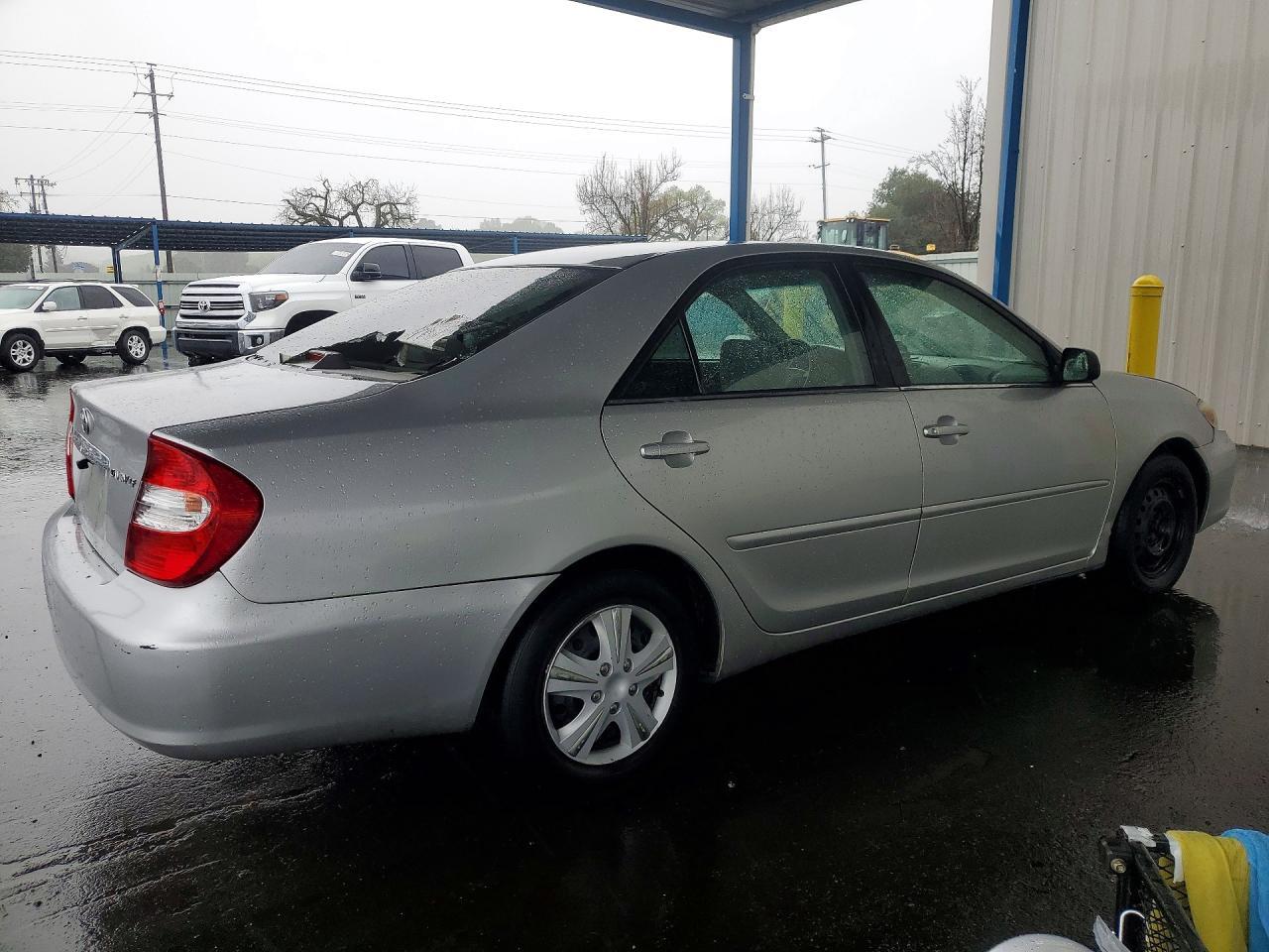 2004 Toyota Camry Le - Фото 3