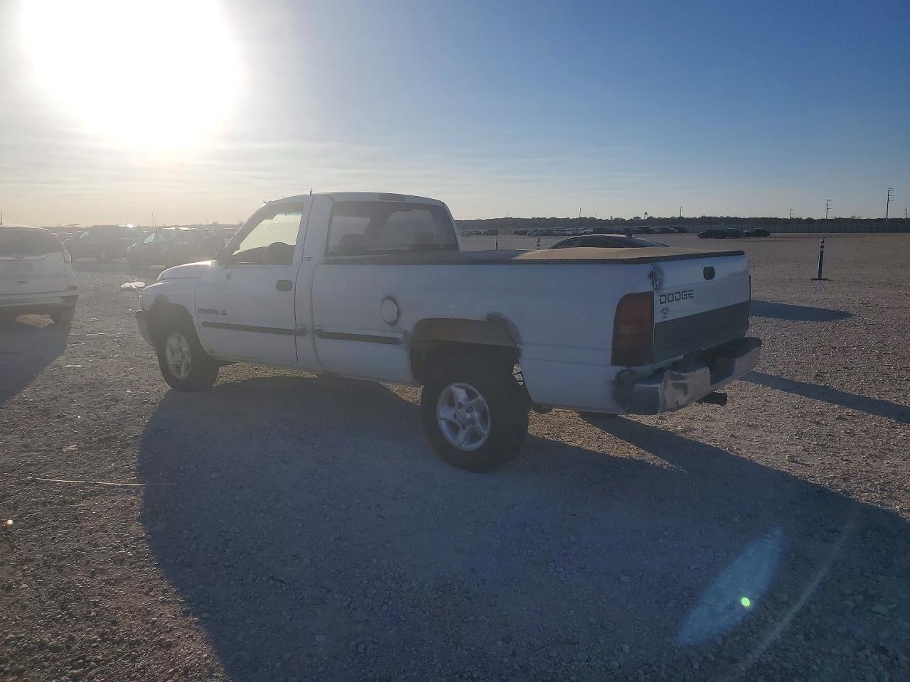 1999 Dodge Ram 1500 Laramie - Image 2