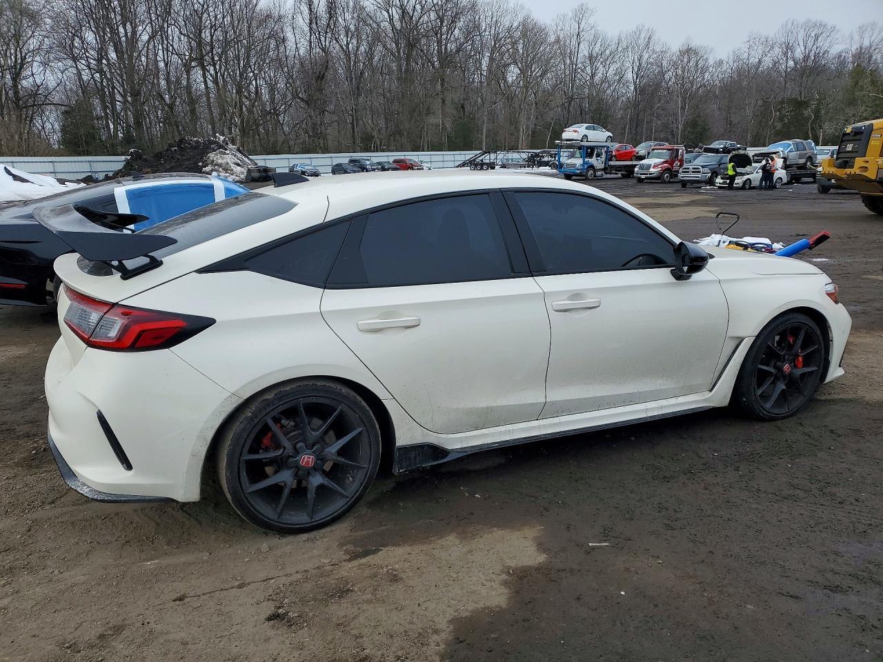 2025 Honda Civic Type-R - Image 3