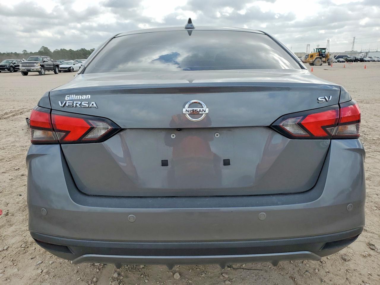 2021 Nissan Versa - Image 6