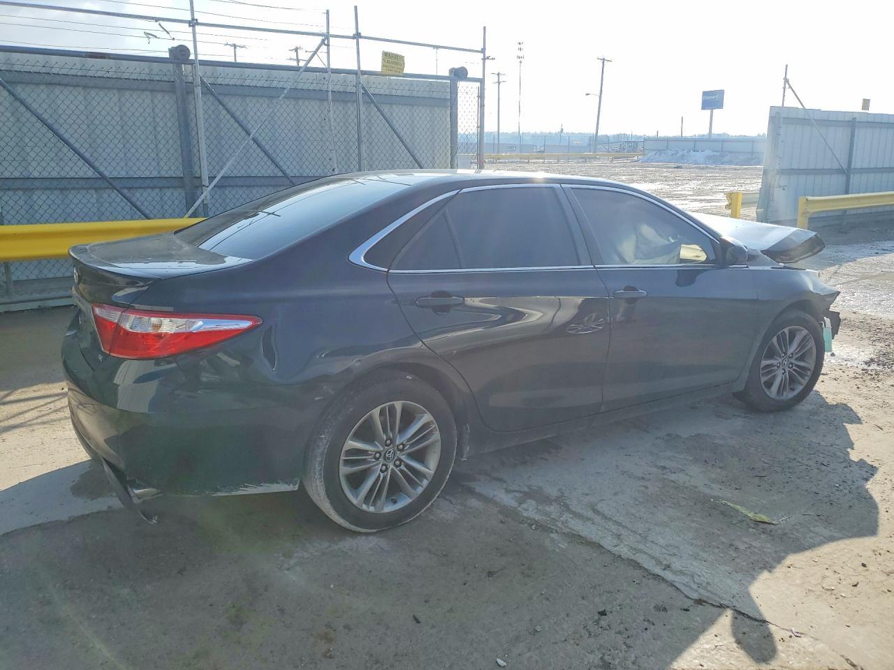 2017 Toyota Camry Se - Фото 3
