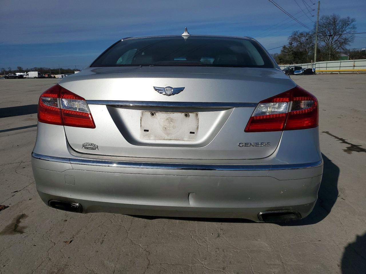 2013 Hyundai Genesis 3.8L - Фото 6