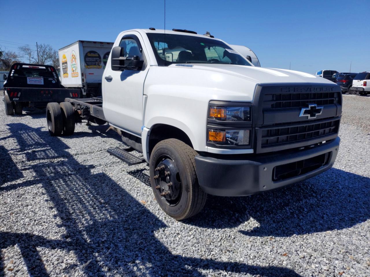 2023 Chevrolet Silverado Medium Duty - Фото 4