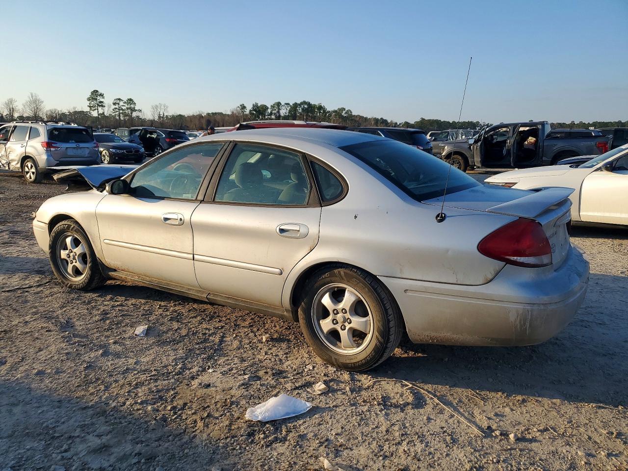 2007 Ford Taurus Se - Image 2