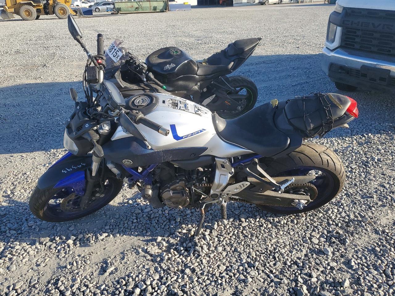 2016 Yamaha Fz07 - Фото 3