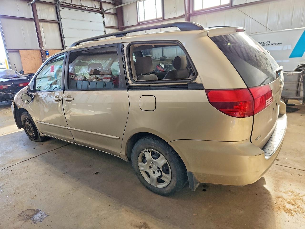 2004 Toyota Sienna Ce - Фото 2