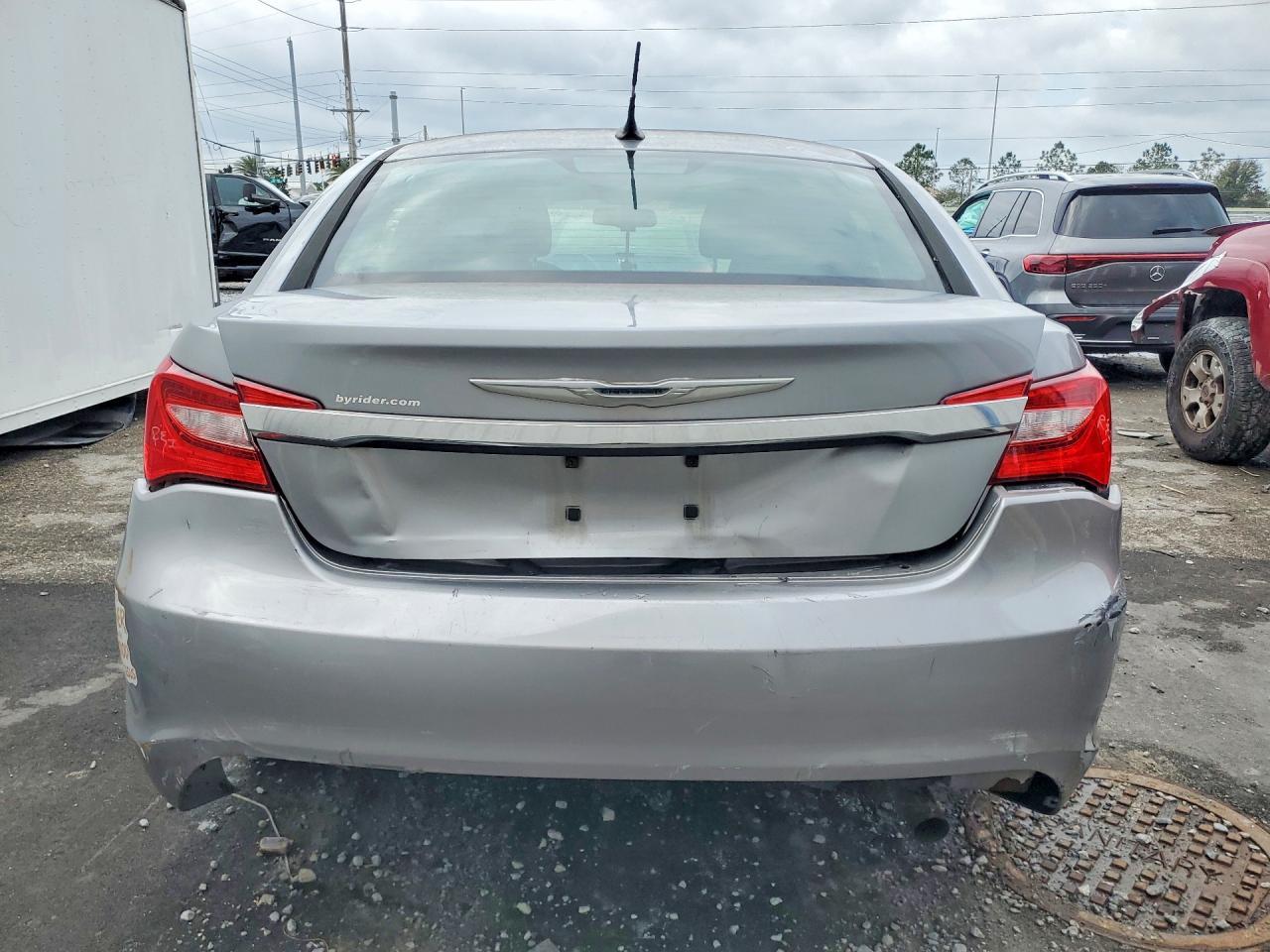 2013 Chrysler 200 Touring - Фото 6