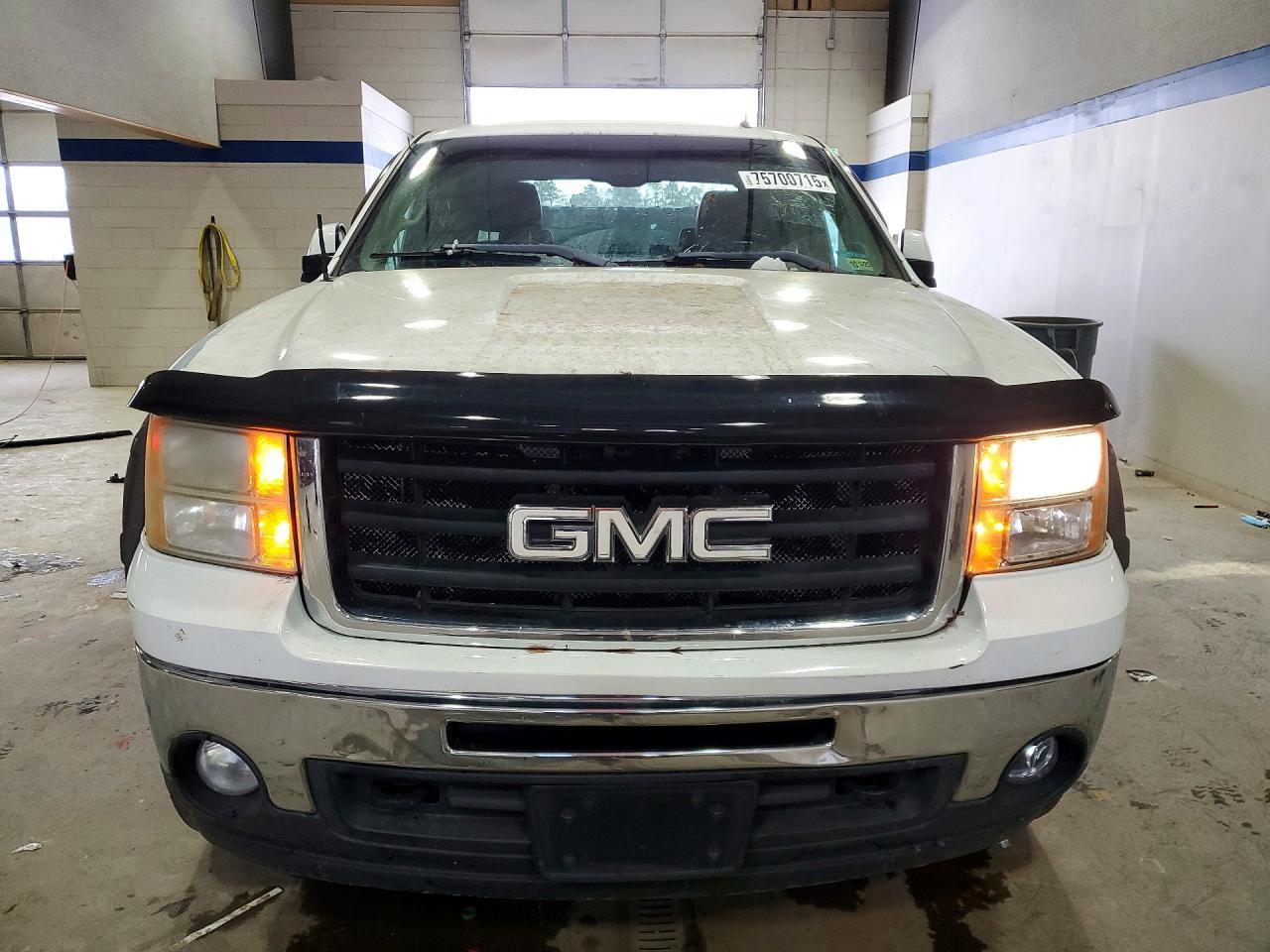 2009 GMC Sierra K1500 - Image 5