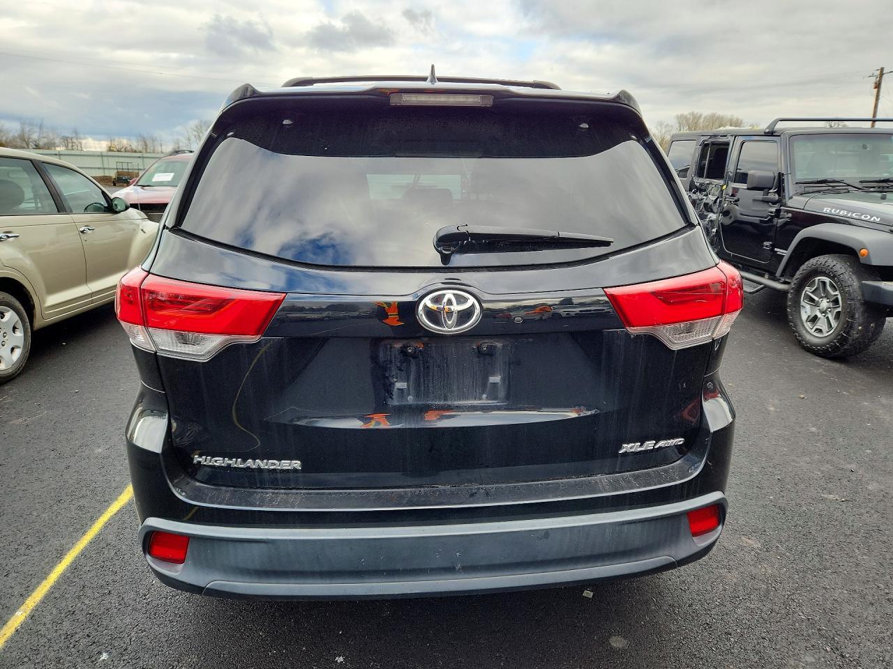 2019 Toyota Highlander Se - Фото 6