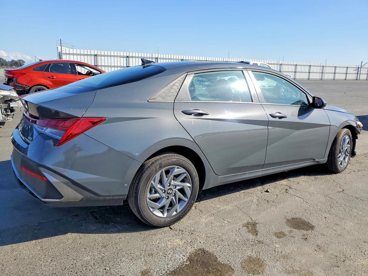 2025 Hyundai Elantra Blue - Фото 3