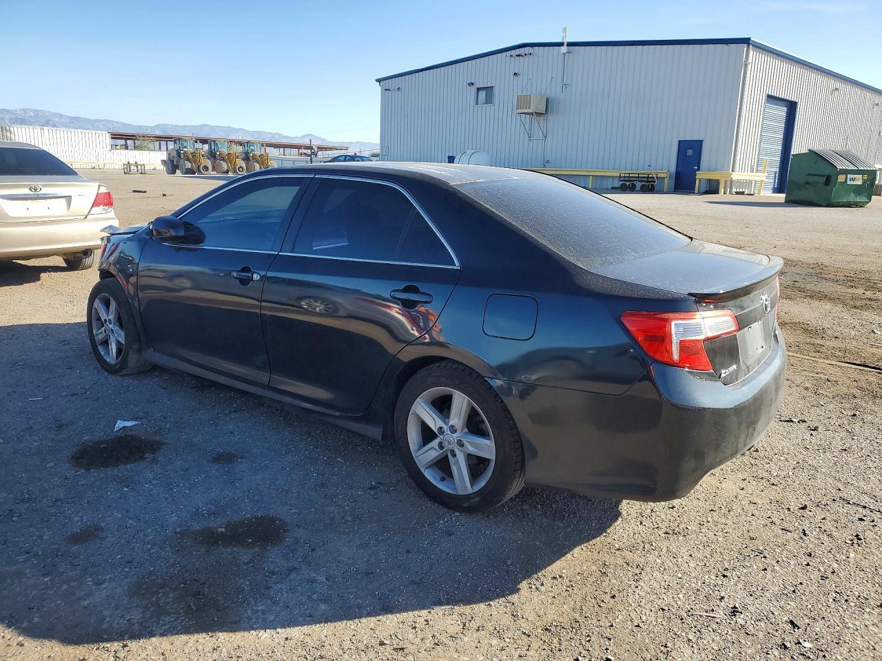 2012 Toyota Camry Base - Фото 2
