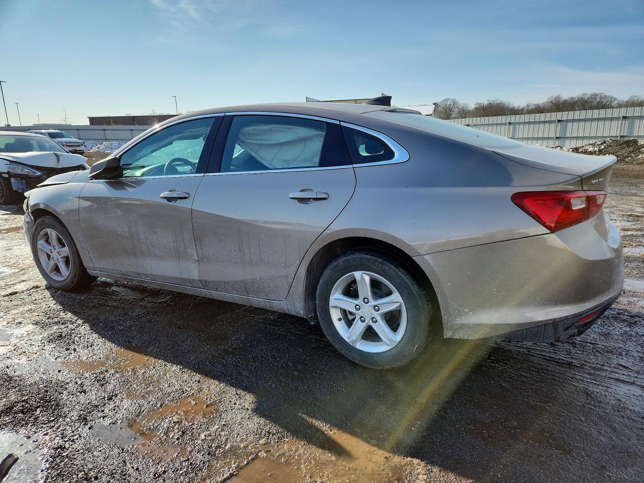 2023 Chevrolet Malibu Ls - Фото 2