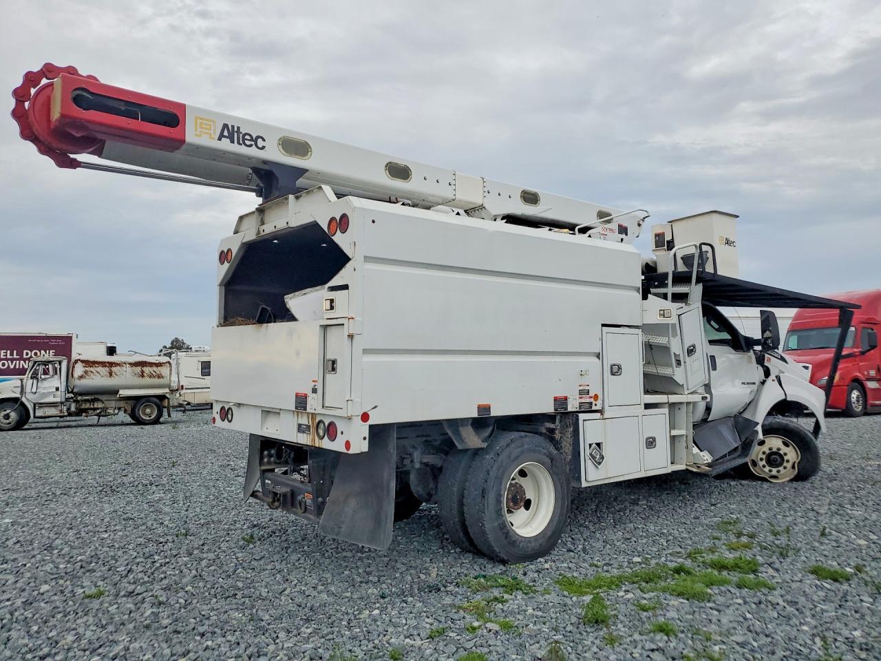 2022 Ford F750 Super Duty Forestry Bucket Truck - Image 3