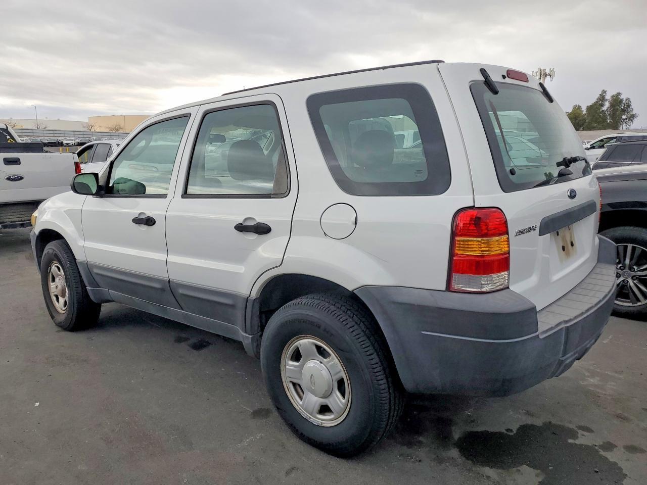 2006 Ford Escape Xls - Фото 2